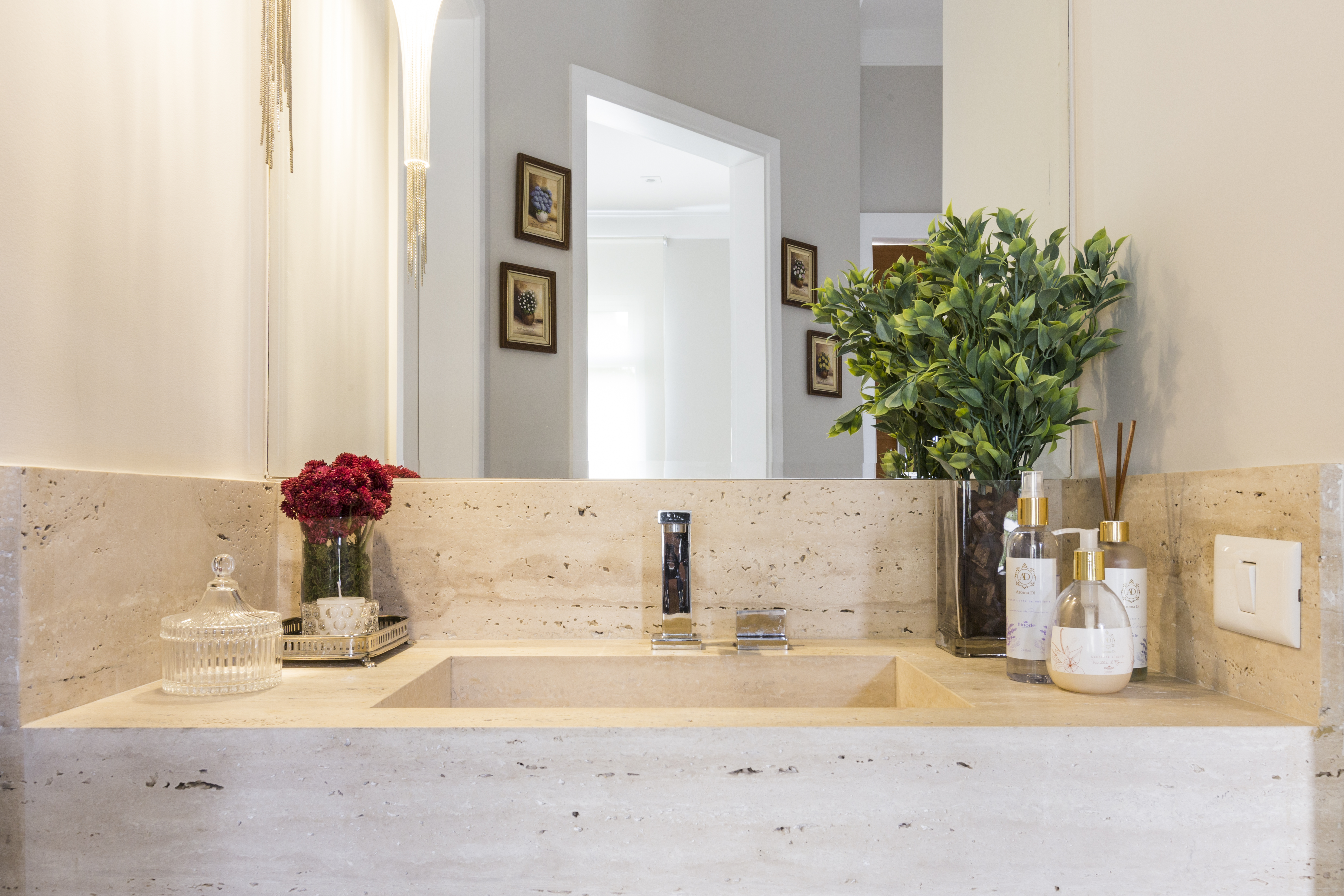 Decoração elegante com móveis sob medida