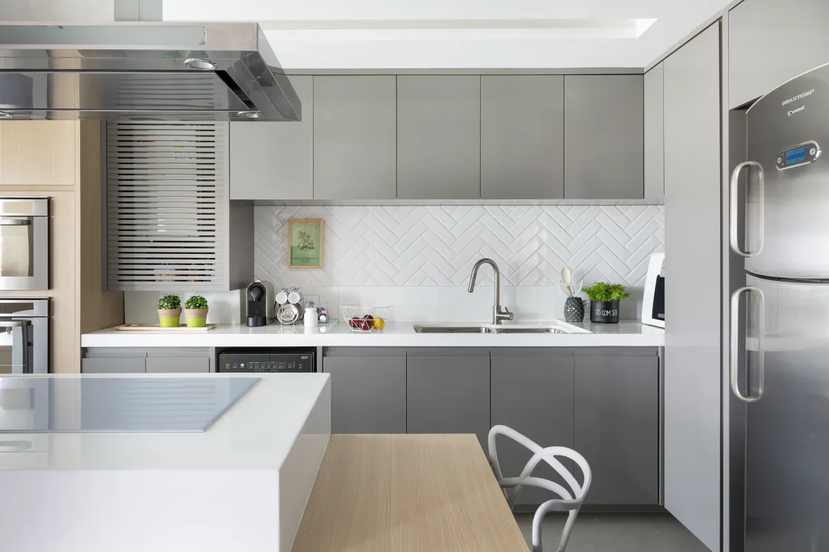 Cozinha do Apartamento Mont Blanc, projeto de interiores em Osasco - SP assinado pela Meira Martins (imagem 1 de 36)