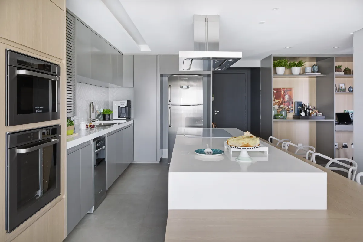 Cozinha do Apartamento Mont Blanc, projeto de interiores em Osasco - SP assinado pela Meira Martins (imagem 3 de 36)