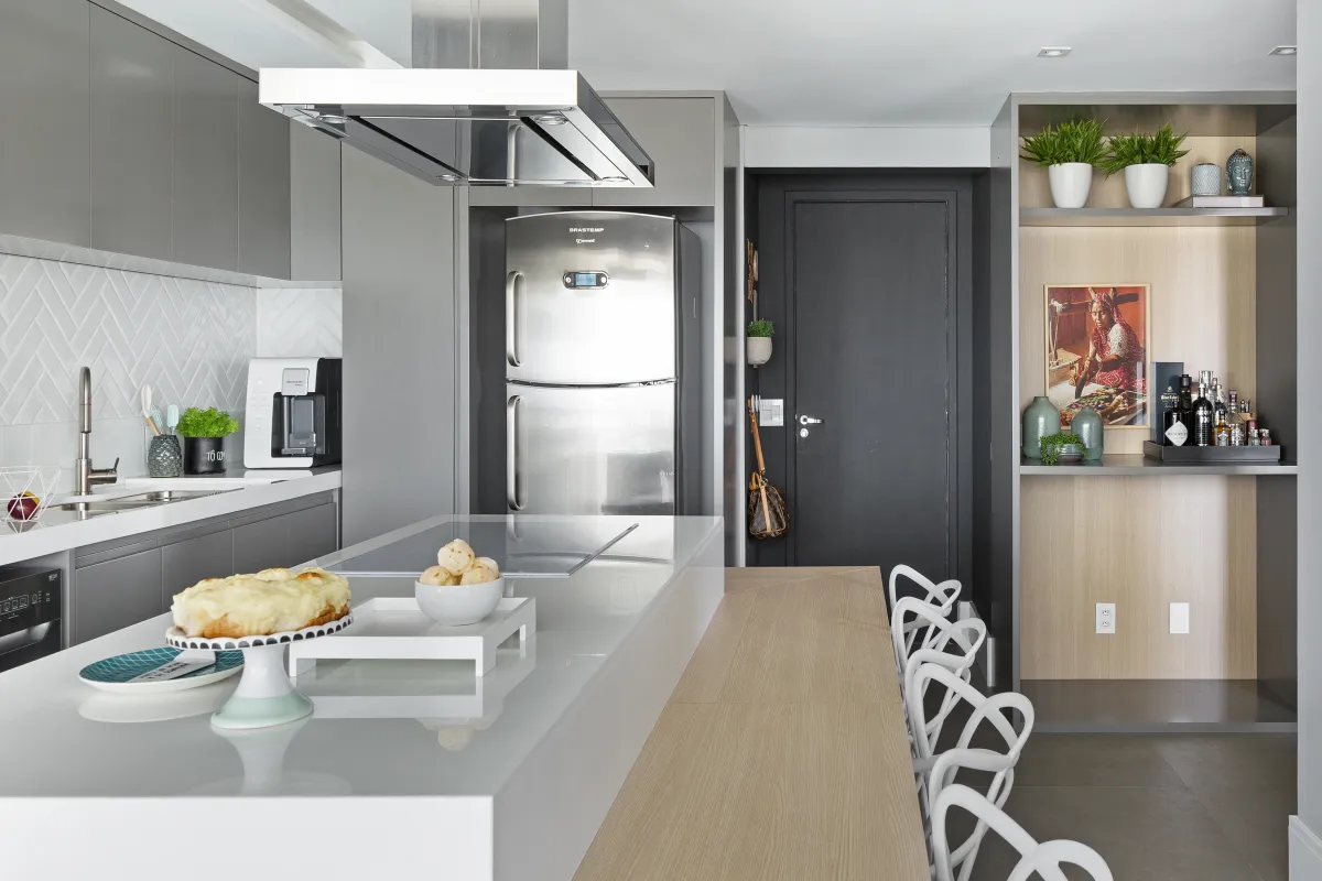 Cozinha do Apartamento Mont Blanc, projeto de interiores em Osasco - SP assinado pela Meira Martins (imagem 4 de 36)