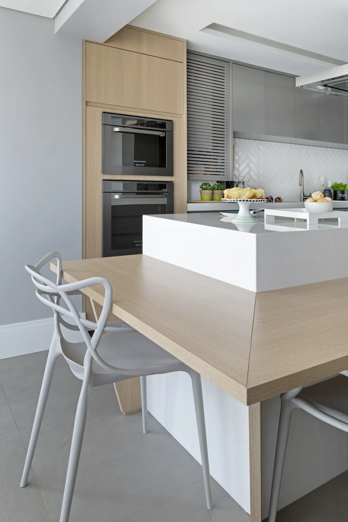 Cozinha do Apartamento Mont Blanc, projeto de interiores em Osasco - SP assinado pela Meira Martins (imagem 32 de 36)