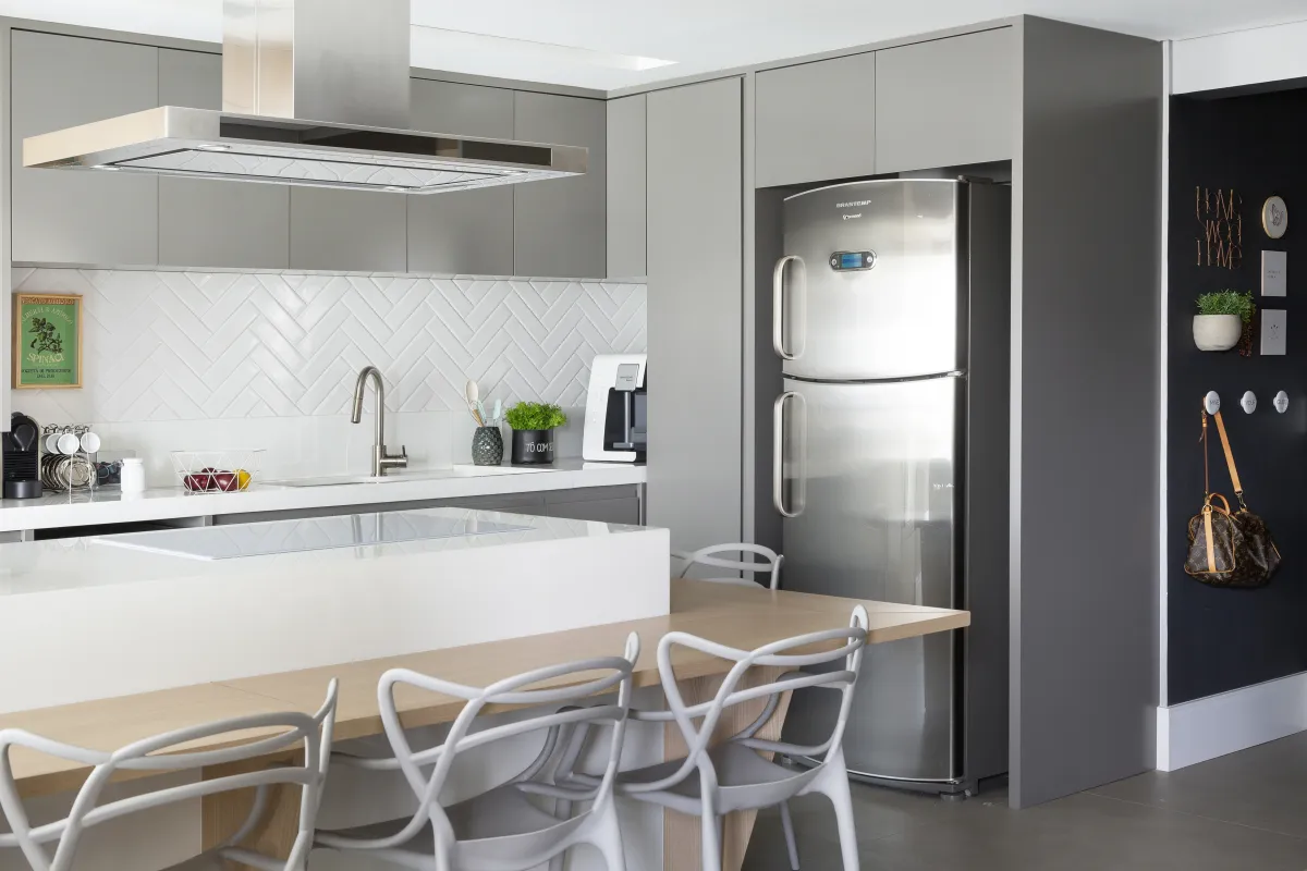 Cozinha do Apartamento Mont Blanc, projeto de interiores em Osasco - SP assinado pela Meira Martins (imagem 9 de 36)