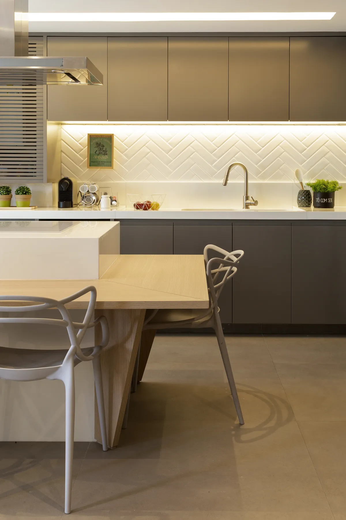 Cozinha do Apartamento Mont Blanc, projeto de interiores em Osasco - SP assinado pela Meira Martins (imagem 33 de 36)