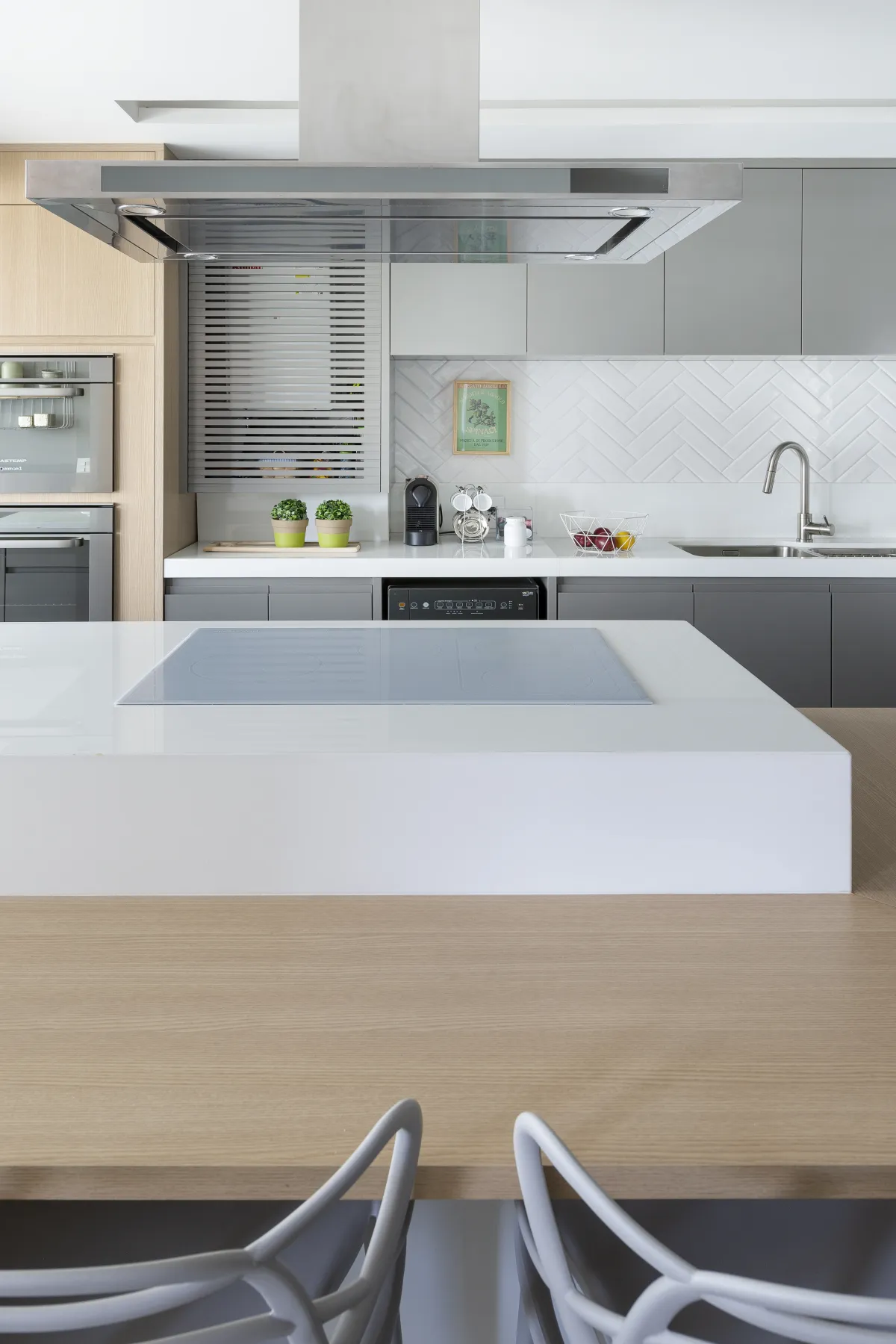 Cozinha do Apartamento Mont Blanc, projeto de interiores em Osasco - SP assinado pela Meira Martins (imagem 34 de 36)