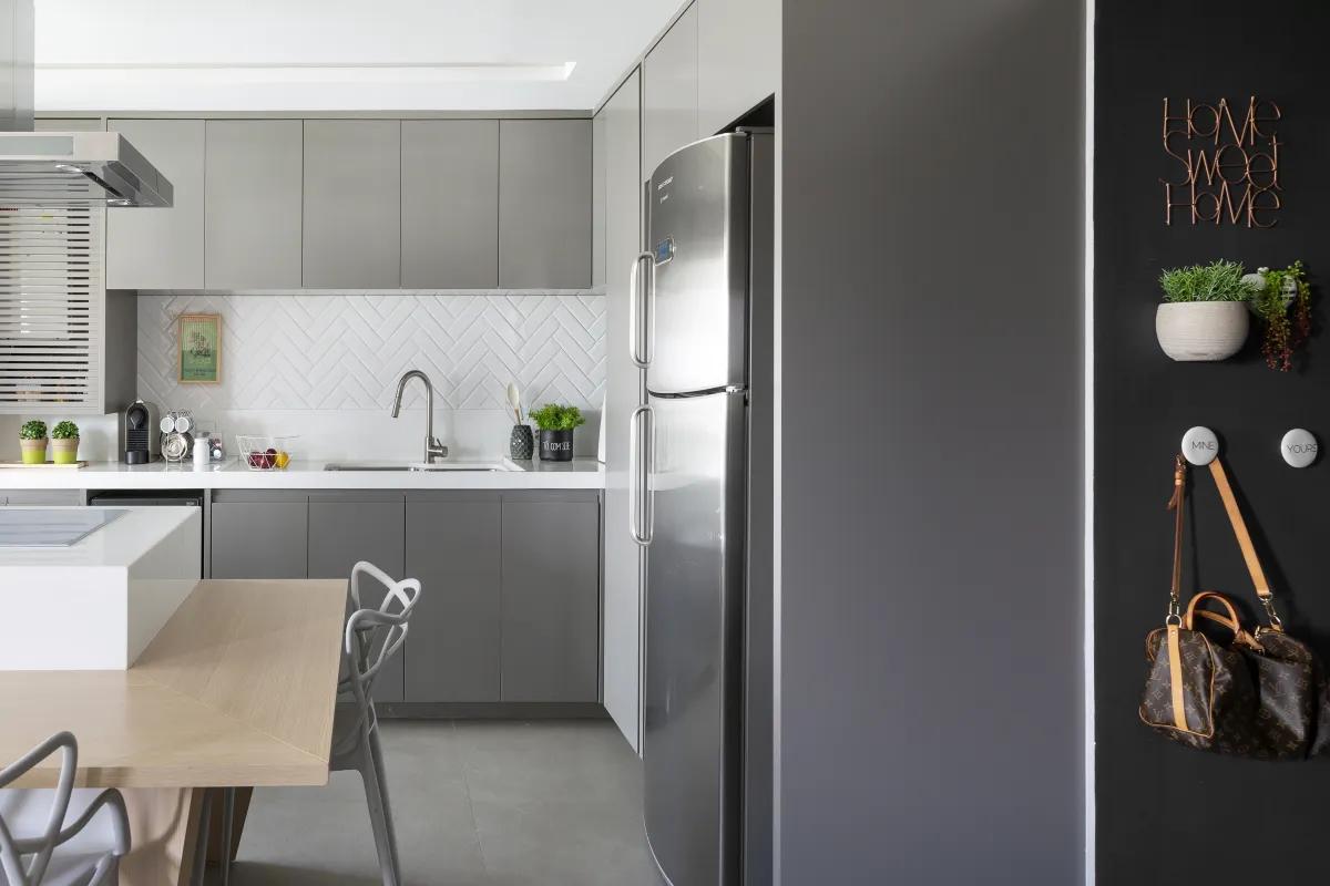 Cozinha do Apartamento Mont Blanc, projeto de interiores em Osasco - SP assinado pela Meira Martins (imagem 23 de 36)