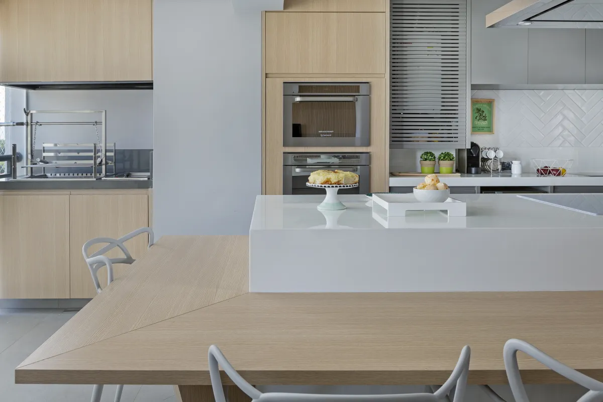 Cozinha do Apartamento Mont Blanc, projeto de interiores em Osasco - SP assinado pela Meira Martins (imagem 27 de 36)