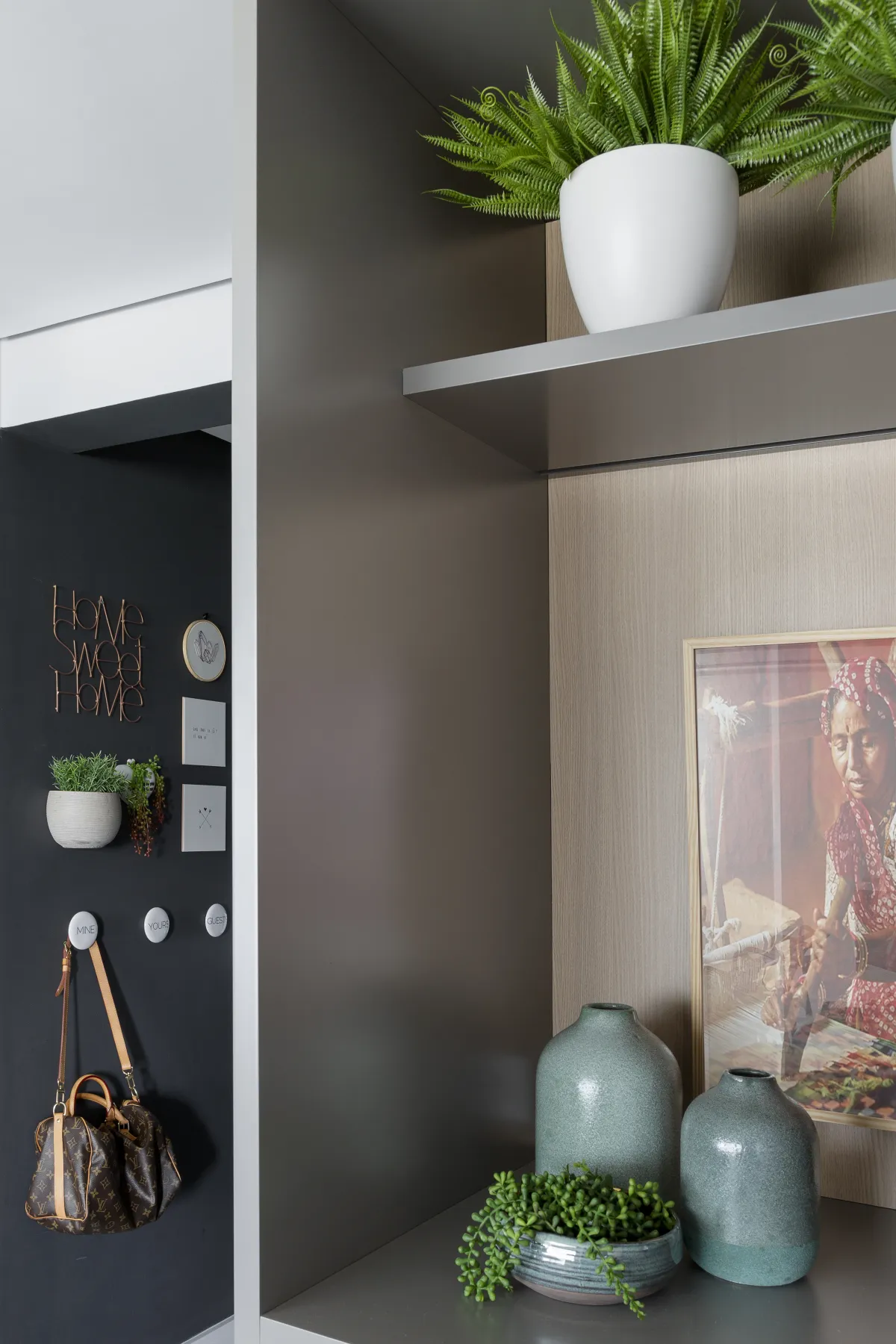 Hall de entrada do Apartamento Mont Blanc, projeto de interiores em Osasco - SP assinado pela Meira Martins (imagem 5 de 5)