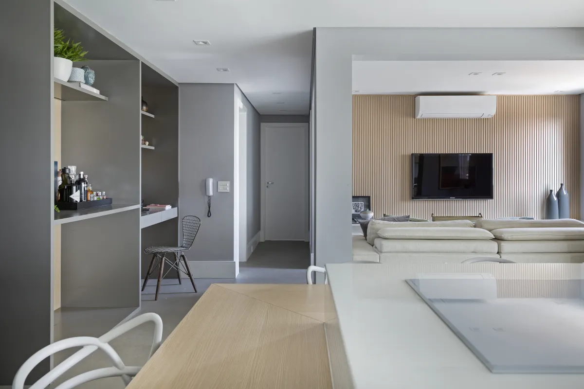 Sala de estar do Apartamento Mont Blanc, projeto de interiores em Osasco - SP assinado pela Meira Martins (imagem 2 de 10)