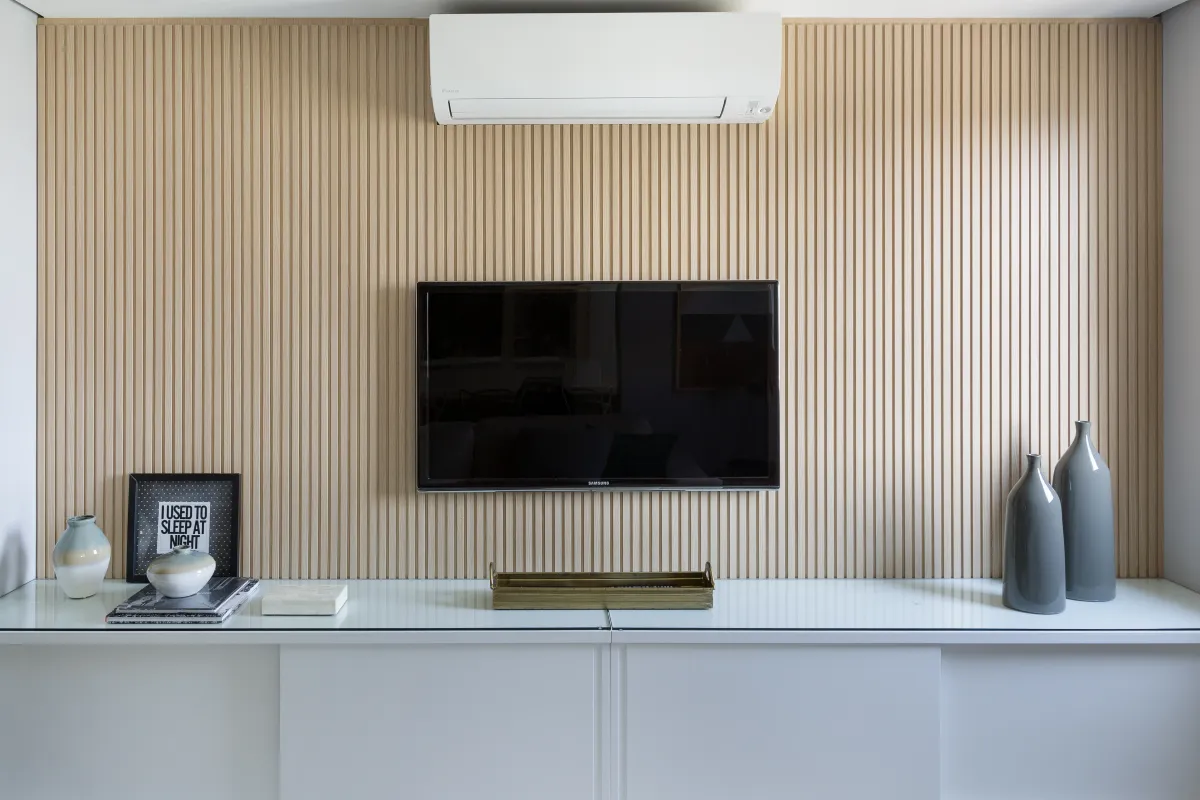 Sala de estar do Apartamento Mont Blanc, projeto de interiores em Osasco - SP assinado pela Meira Martins (imagem 4 de 10)