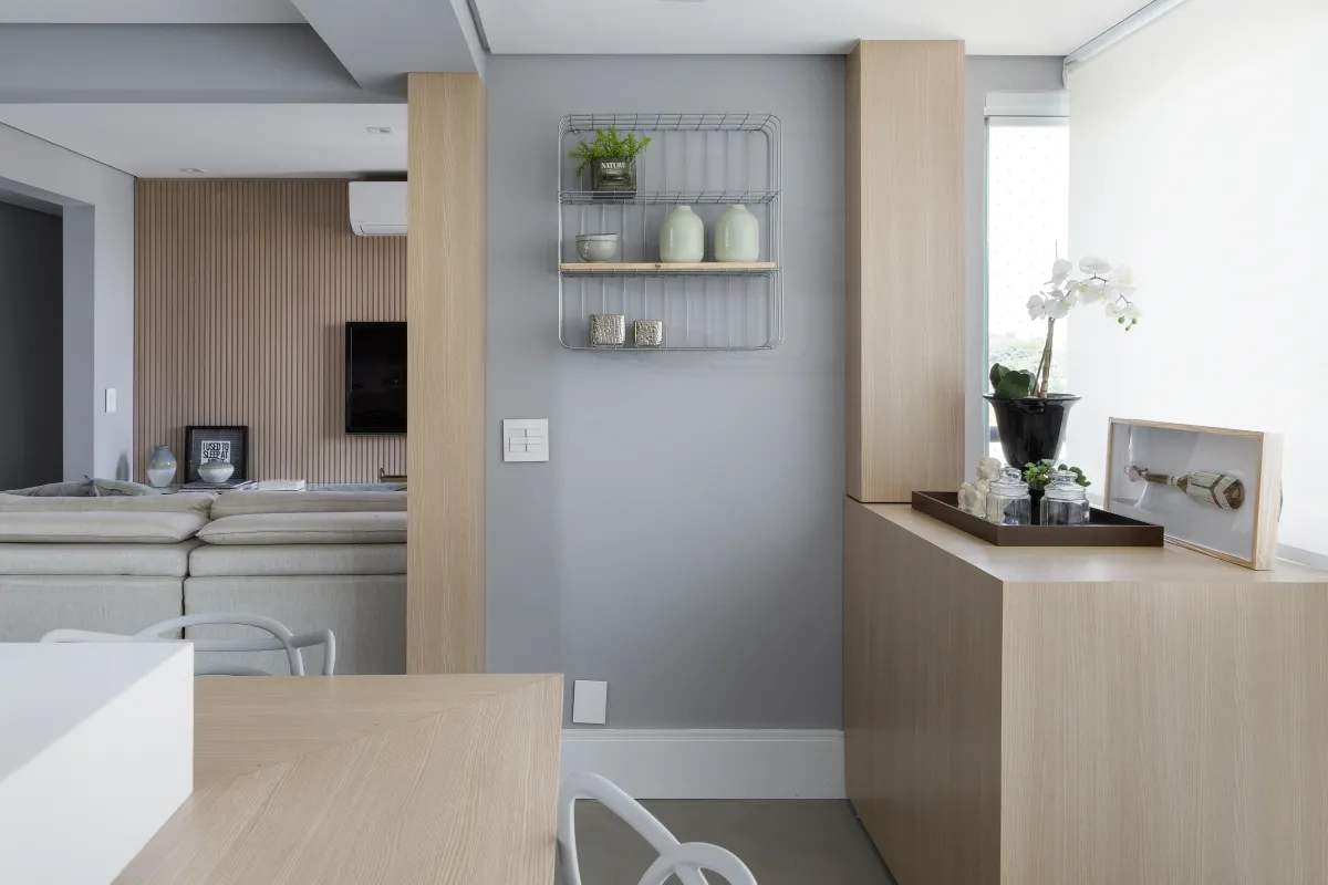 Sala de estar do Apartamento Mont Blanc, projeto de interiores em Osasco - SP assinado pela Meira Martins (imagem 5 de 10)