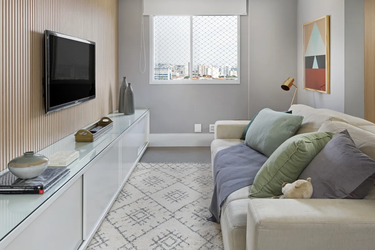 Sala de estar do Apartamento Mont Blanc, projeto de interiores em Osasco - SP assinado pela Meira Martins (imagem 7 de 10)