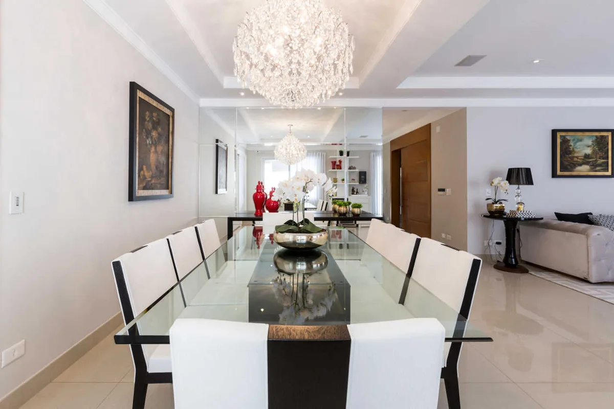 Sala de jantar da Casa Alpha Conde II, projeto de interiores em Alphaville, Barueri - SP assinado pela Meira Martins (imagem 3 de 8)