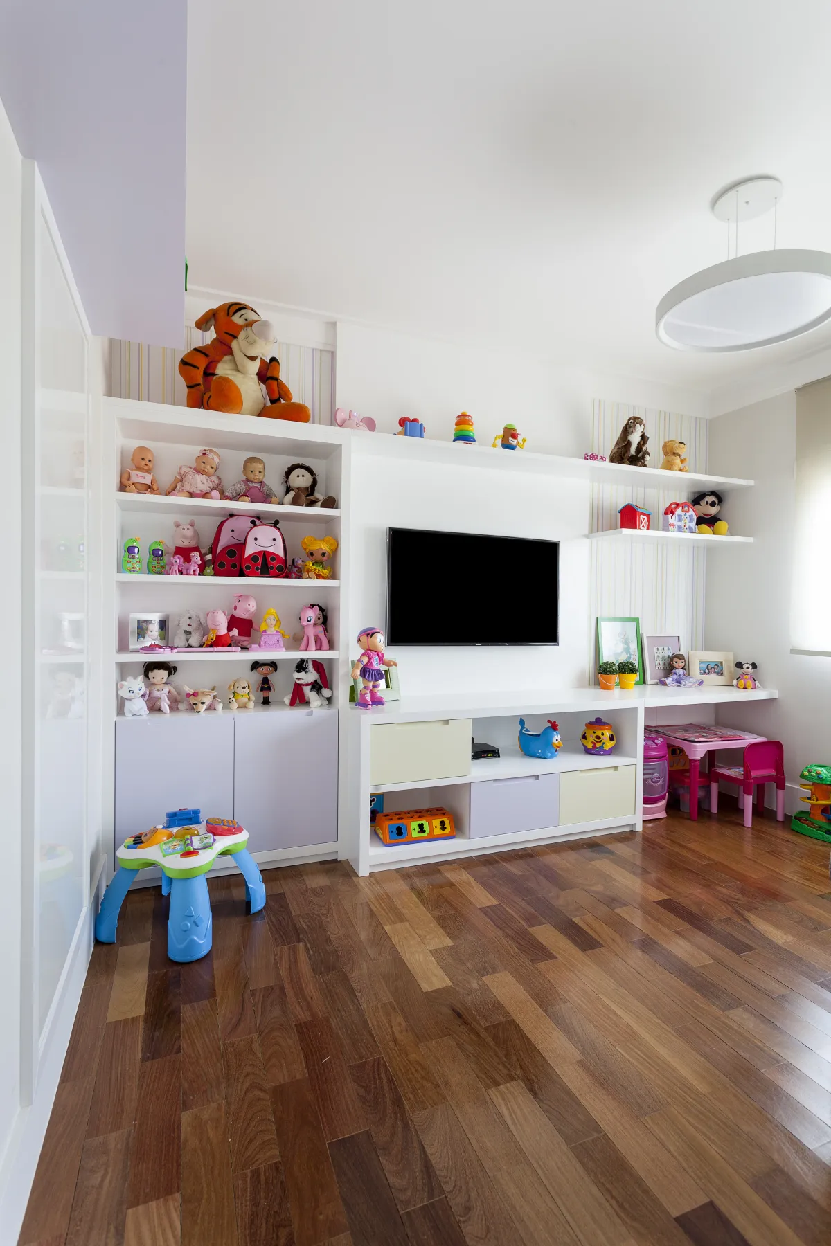 Sala de estar do Gramercy Alphaville, projeto de interiores em Alphaville, Barueri - SP assinado pela Meira Martins (imagem 22 de 22)