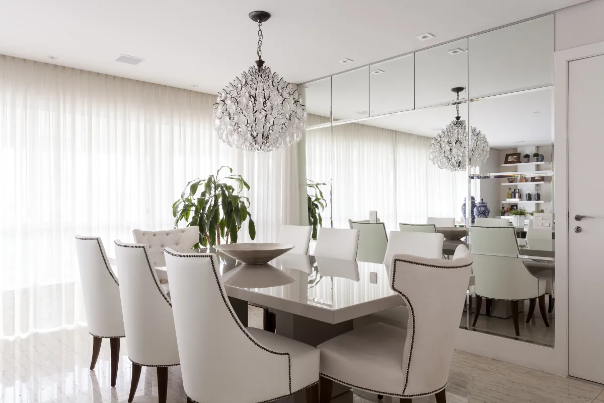 Sala de jantar do Gramercy Alphaville, projeto de interiores em Alphaville, Barueri - SP assinado pela Meira Martins (imagem 3 de 7)